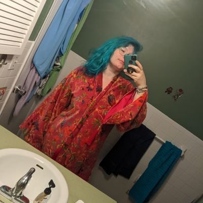 they/she. tacos forever, pants never. full time nerd. lover of fantasy, used book stores, coffee, the Oxford comma, & cats.
I'm hardcore, but not that hardcore.