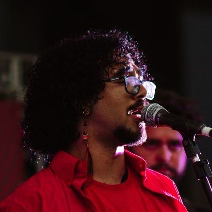 Músico, Compositor, Professor e agora eu sou uma frô também.