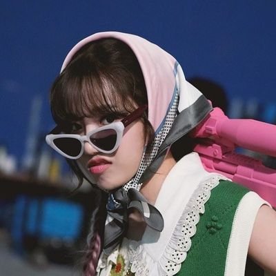 struggle tweet account for soloist jo yuri's fandom GLASSY. dm us your entries or just tag us 💙🤍