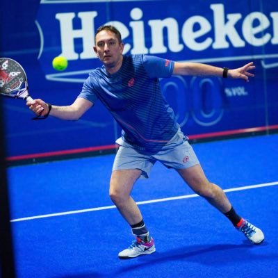 fan de padel… après avoir jouer enseigner le tennis en compétition, j’ai découvert le padel grâce à Padel Horizon et je suis devenu addictif de ce sport.