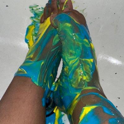 Selling feet pics ONLY!!! I only use cashapp right this moment LINK IN BIO😘😍😍😍😍