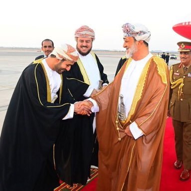 ﷽ عاشق للقراءه عمان قابوس هيثم حبهم يسري في دمي ولحمي إن كان حبي لوطني وسلاطيني تطرف فأنا قائد المتطرفين عاشت الإمبراطورية العمانيه شامخة كشموخ جبالها الراسيات