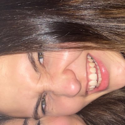 farias__taina's profile picture. Twitter