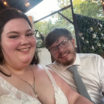 autistic nerd who loves people and video games and who married his best friend. let’s jam out together!