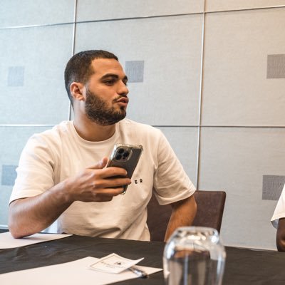 👨🏻💻 Marketing & Communication | Founder @oshere_ad ♟ | Work : 📀 @Fianso @AffranchisMusic @Heuss_Lenfoire @Soolking | ⚽️ @Seanfreestyle |