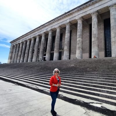 Mujer, Mamá, Montevideana, Dra. en Derecho y Ciencias Sociales. Defensora Publica.