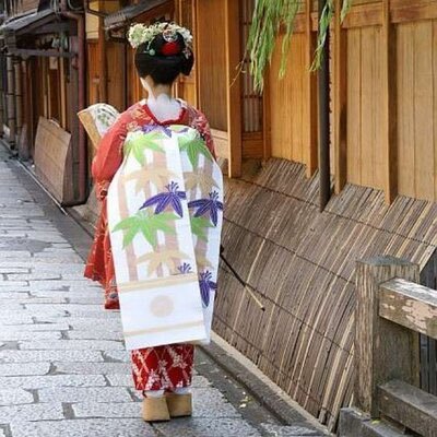 京都人です。地元京都と祇園祭大好き人間です。芸術を嗜みます。スポーツは陸上が好きです♪