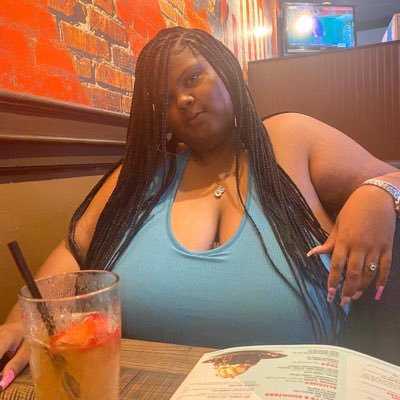 esined_'s profile picture. 