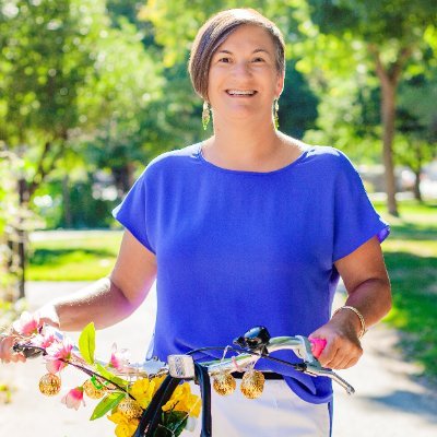 Bilingual (en/fr) GenX woman and cycling enthusiast with a sense of humour. Director Advocacy & Public Policy, Cycle Toronto. All views expressed are mine.
