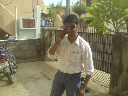Rahul Dravid is my Idol. A Chartered Accountant. Movie buff. Football - Arsenal, Henry.