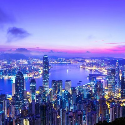 Skyscrapers and start-up shapers. 你好 #HongKong! Illuminate the harbor of innovation. DM for Dim Sum Dialogues & Peak Parties \z/