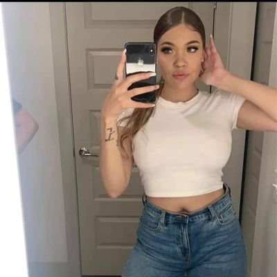 JanetPe24402842's profile picture. Looking for more friends to see how it goes from there