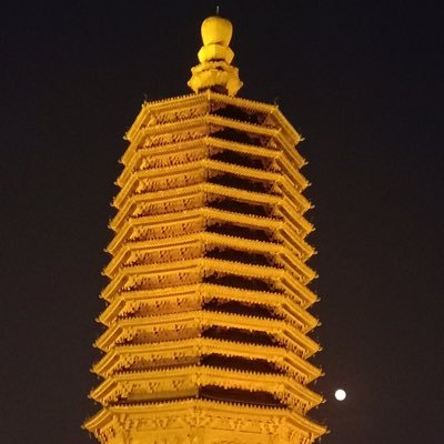 毕生追求社会公平正义,毕生维护社会公平正义(Lifelong pursuit of social justice, lifelong maintenance of social fairness and justice).