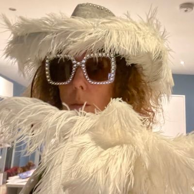 AislingRoberts's profile picture. Technologist | Mother | Pragmatist | Artist | Reader | Challenger