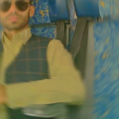 من همونیم که میبینه و هیچی نمیگه و همتون فکر میکنید ندیده :)