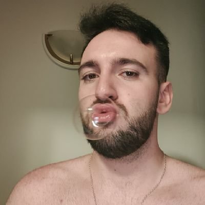 Sí, estoy haciendo una pompa, cuidado que explota.
Simplemente soy diferente.
Te invito a que me sigas, soy buena gente.
Campeón Nacional del Extreme Pamplona