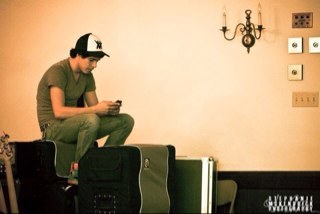 rodsurbina's profile picture. i kinda just chill