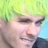 (daily) awkwardly zoomed in pictures of awsten knight because its hysterical