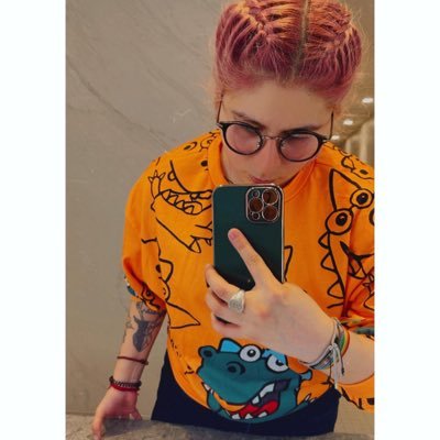 Nieta de Chavela Vargas, Eloisa y Adela, Hija de Sarah Paulson, hermana de Elliot Page. LBTmx🏳️🌈🌈👭 Tiktok: haachee IG: ImnotyourH // LesbotuiterasMx