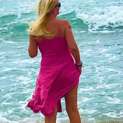 Proud Conservative, animal lover, Jeep owner and extreme beach loving beer drinker. TRUMP 2024! 🇺🇸❤️