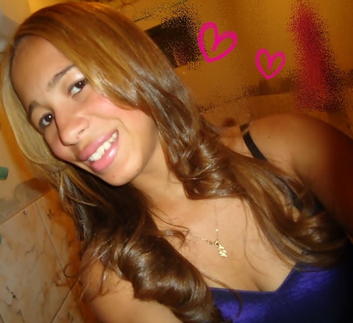 pra mim? apenas uma pequena menina
com sonhos de uma grande mulher. vivendo num mundo surreal e estressante, tentando apenas ser feliz ! ;