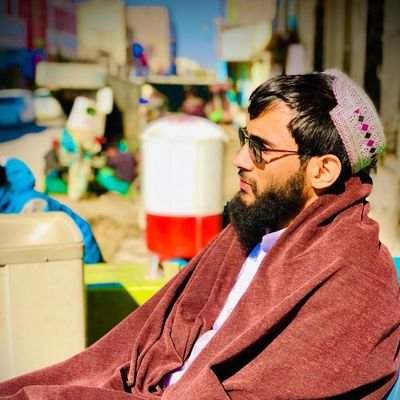 اللَّهُمَّ لَا عَيْشَ إِلَّا عَيْشُ الْآخِرَهْ فَأَكْرِمِ الْأَنْصَارَ وَالْمُهَاجِرَهْ