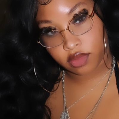 Podacast host of 𝚁𝚁𝚘𝚢𝚊𝚕𝚝𝚢.Tea Ncat23’🐶Photographer🖤ig:royalty.robyn