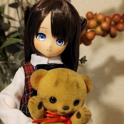 人形と草を中心に、雑多に呟きます。(大分静かめ)
人見知りの不束者ですが
よろしくお願いいたします！
イラストレーターの端くれです💦
✍️アサルトリリィ、ミミーガーデン・ライアちゃんマリスちゃん(服デザ)、ルミナスストリート
お仕事関係はDMまで(現在⛔)
イラスト関係アカウント→ @UltraRoly_poly