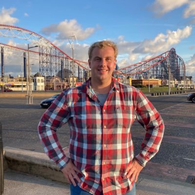 26 jaar | Houdt van pretparken 🎡Die ene jongen van YT 🎥| Coasters 🎢| Dagelijks tweets uit mijn leven die niet dagelijks zijn