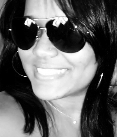 Se eu gostar de vc, aviso, vc é uma pessoa de sorte.Quem vive comigo sabe. Quem convive comigo sente.Eu amo poucos. Mas esses poucos, pode apostar EU AMO MUITO!
