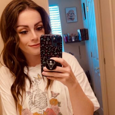 AshShifflet's profile picture. She was a ✨manic depressive✨ which was impressive. Welcome to the chaos that is my anxiety ridden brain.         YouTube 👇🏻