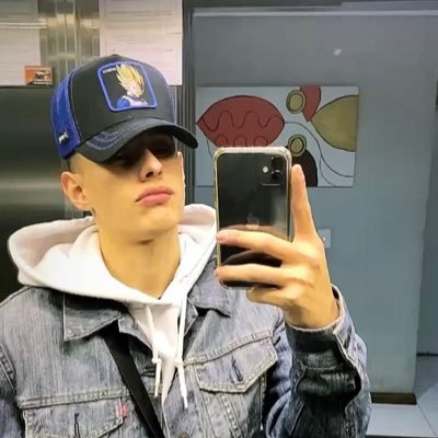 axeldaino22's profile picture. Bien parado o en la lona hay que ser buena persona.