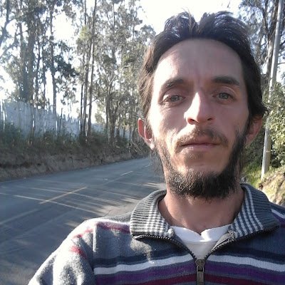 Licenciado en Comunicación Social. Auxiliar de comunicaciones en Comunicación política. Soy un hombre que espera el alba. Santaferriano rosarianizado.