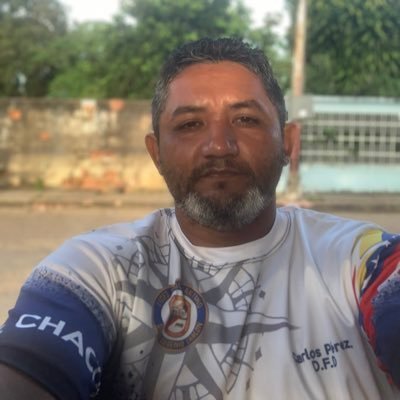 Achaguense Apureño, Cristiano Evangelico, Profesor en Media General, Militante del PSUV, Chavista y anti imperialista.