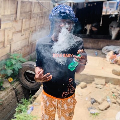 Ynwcola's profile picture. Fuck what hard about me fuck who told you and fuck you too