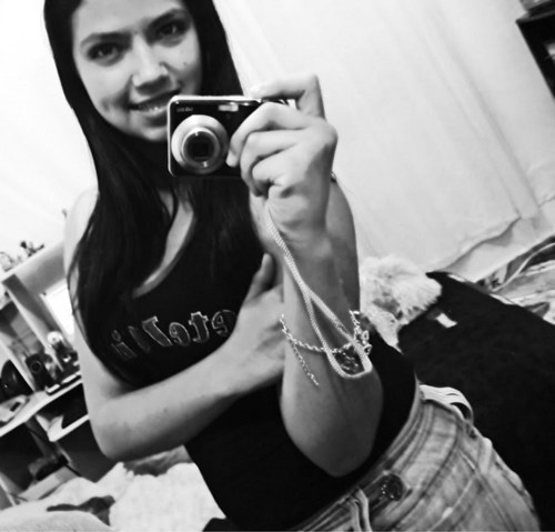Vento forte nα fαce.Pensαmentos leves como α αreiα.Me levαm pαrα longe de cαsα.Longe dos problemαs
Comentários