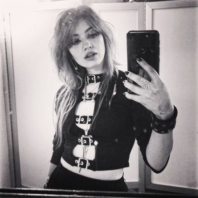 falsadicotomia_'s profile picture. https//: aquí pura tragicomedia.//(¬algo?)nada¿.eterna.filosygathijos.
vaciadero mental de satán (_Las penas de esta morra_)