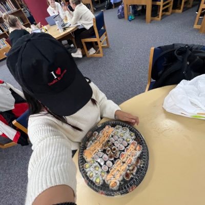 hoshimomochi's profile picture. scrub daddy and sushi express enthusiast•she/her