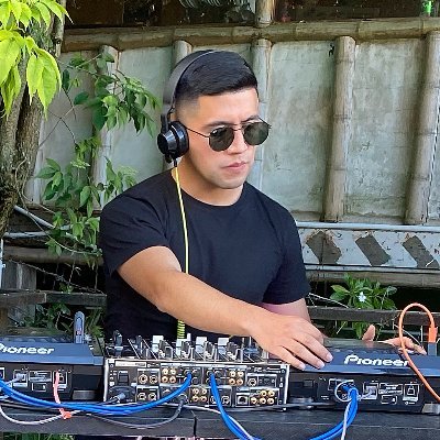 DJ Crossover & Productor de Eventos. Bodas, Eventos Sociales, Privados y Corporativos Contac: (+57) 312 3400561 Info: djdannyrodz@gmail.com