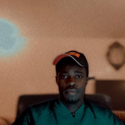 mometinho's profile picture. compteOfficielTweeter