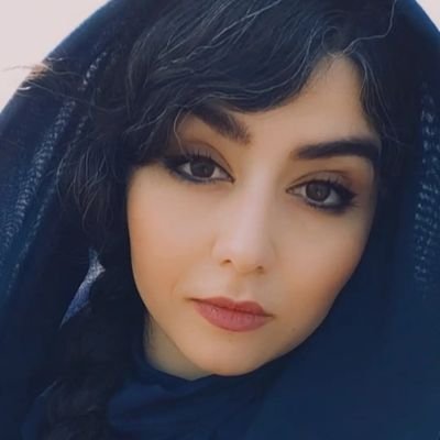 تمام قصه زندگی ام،
همان دو بال سپیدی ست که با عشق زیبای*تو* بر شانه هایم آمد.
چه داستان بلند و هزارپایی...
#مونیکازارعی
#monicazarei
✒📋
