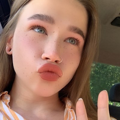 Marina__Weber's profile picture. MAKE OUT HILL💔❌