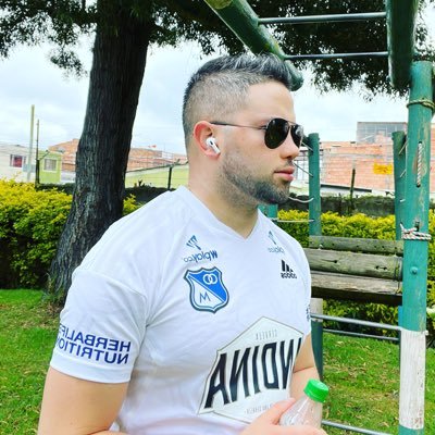 Politólogo egresado de la Universidad Nacional, hincha de Millonarios. Dios y paz.