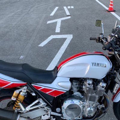 余りにもツーリング時に雨確率が高いので名前にRainMan☔️を付けました✋ XJR1300とTTR 125に乗っています。 XJRのカラーは、オリジナルです 😁 👍 単なるバイク好きオヤジです😅 #xjr1300 #YAMAHA #バイク乗りとして軽く自己紹介 #ソフトクリーム友の会 107番