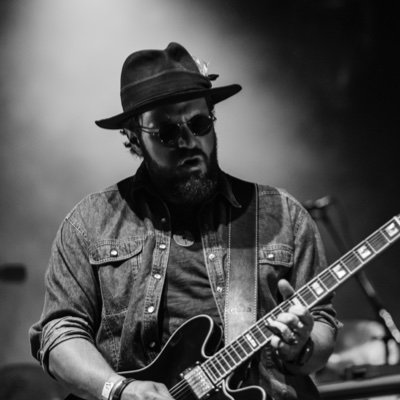 Compositeur
Comédien-voix
Ingénieur du son
Chanteur et guitariste de @indalband
Co-Animateur de @BreakfastInBackstage