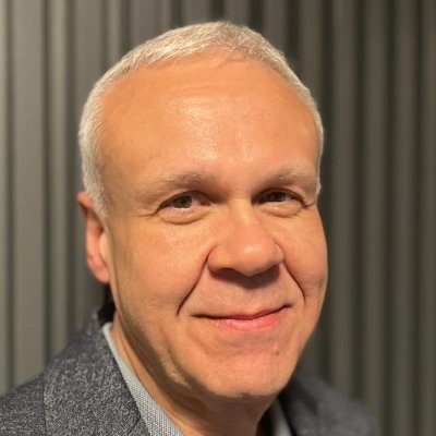 Brazilian, technology enthusiastic and rock guitar player.
