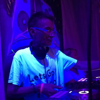 spurs fan, play in a band, enjoy life to the full, photographer, DJ