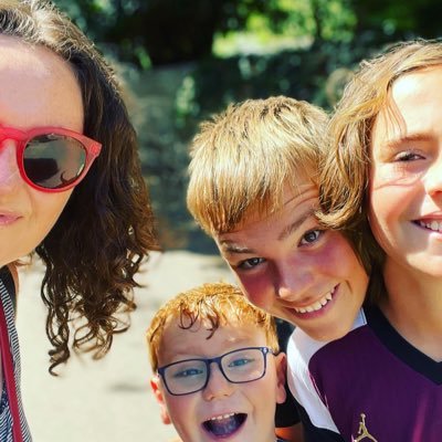 Fwoodrobbo's profile picture. Mum of 3 boys, teacher of maths, passionate about T and L