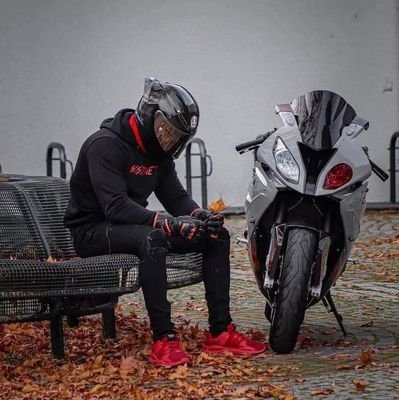 dy_dfg's profile picture. อาจมีสักวันที่เราเดินตรงเวลา🖤