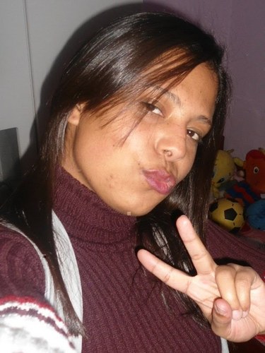 SOU UMA PESSOA, SUPER CARINHOSA, AMIGA, SOU MUITO FELIZ, Q QUERO VER TODO MUNDO FELIZ, AMO MINHA FAMILIA...
